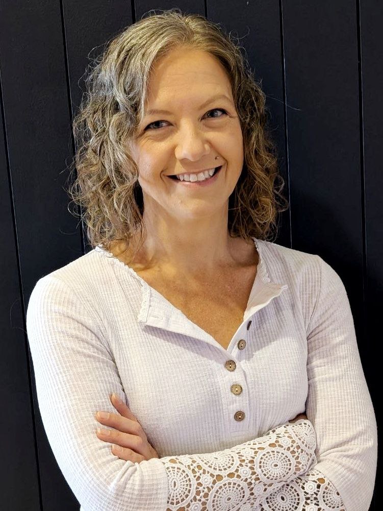 head shot of Julie Miller, alcohol free life coach